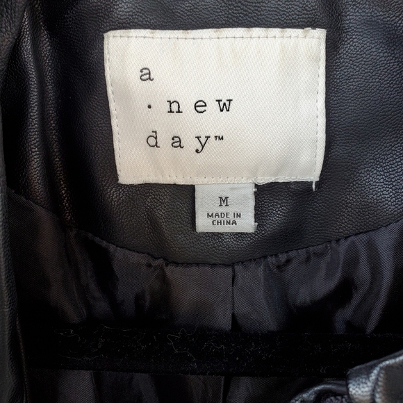 A new day faux leather motorcycle jacket, sz medium - Picture 2 of 4